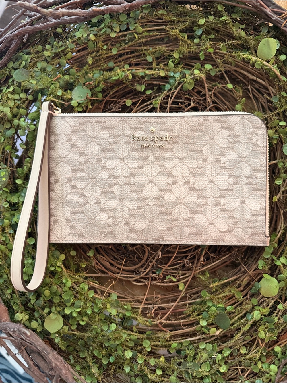 kate spade beige floral logo zip wristlet with wrist strap nwt